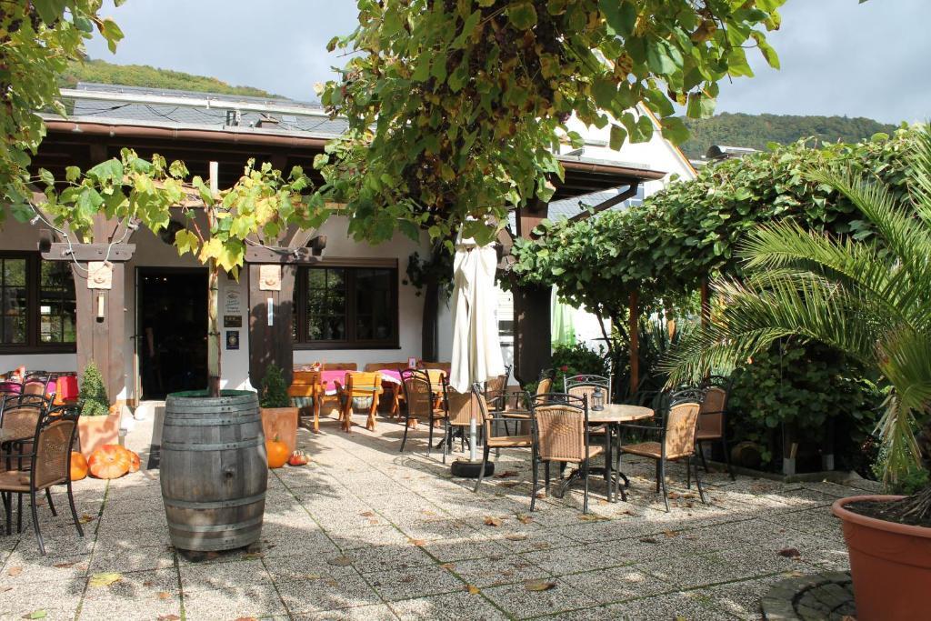 Weinhotel Sonnenschein Ernst Bagian luar foto